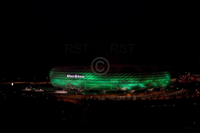 GER, Allianz Arena in Gruen zum St. Patrick s Day