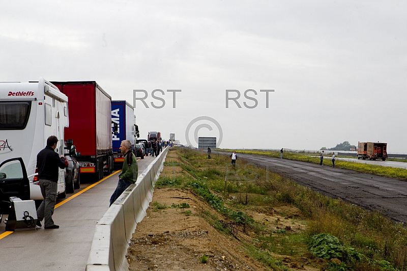 GER,Stau auf der A8 nach einem LKW Unfall