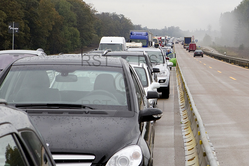 GER,Stau auf der A8 nach einem LKW Unfall