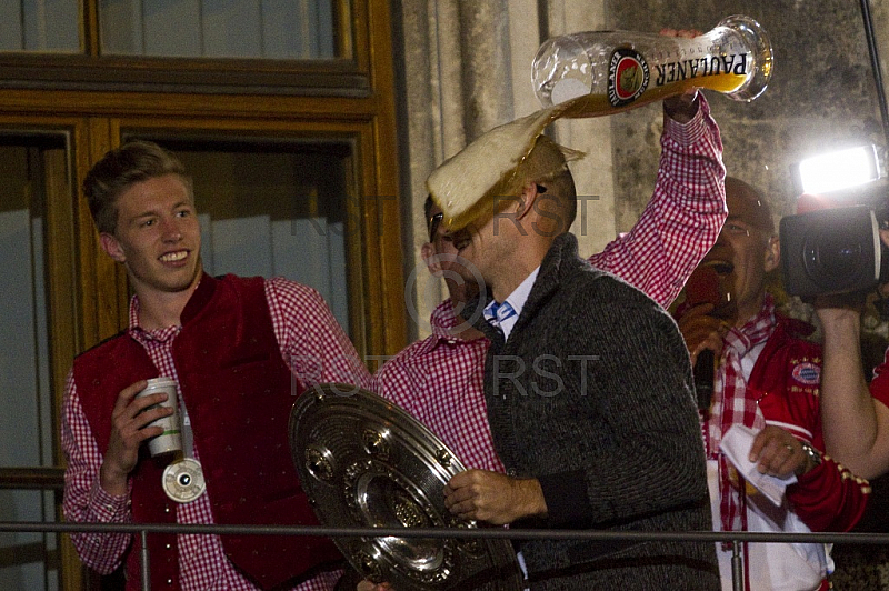 GER, 1.FBL,  Meisterfeier auf dem Muenchner Marienplatz