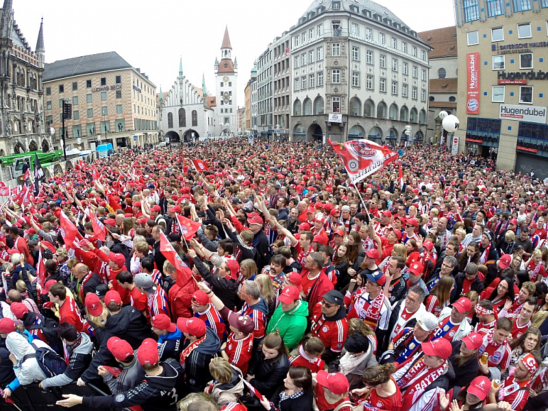 GER, Meisterfeier des FC Bayern Muenchen auf dem Muenchner Marienplatz