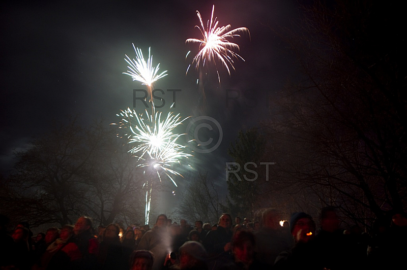 GER,Sylvesterfeier mit Feuerwerk auf dem Muenchner Luitpoldpark