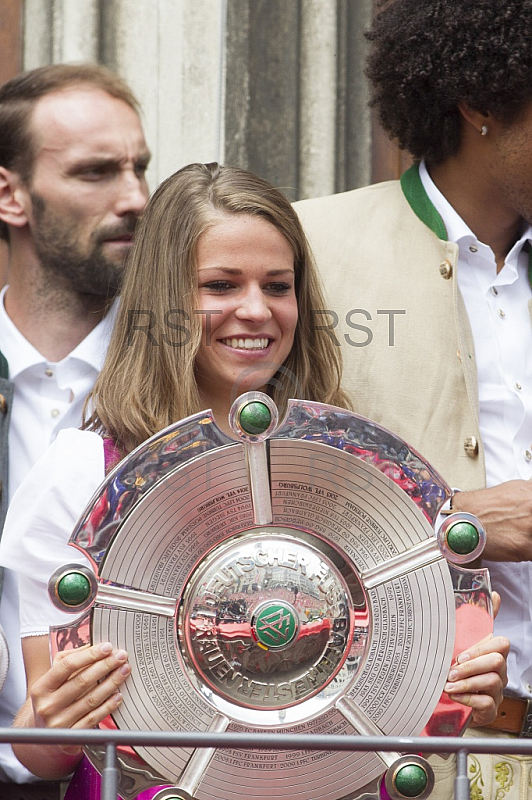 GER, Meisterfeier des FC Bayern Muenchen auf dem Muenchner Marienplatz