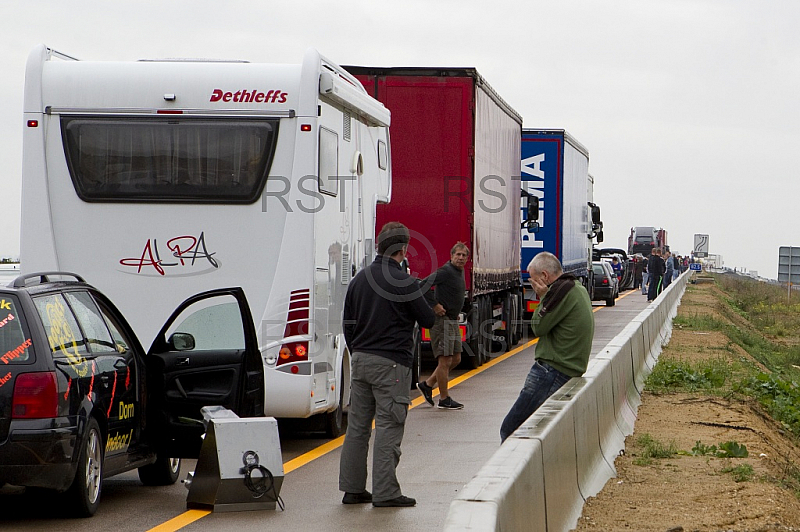 GER,Stau auf der A8 nach einem LKW Unfall