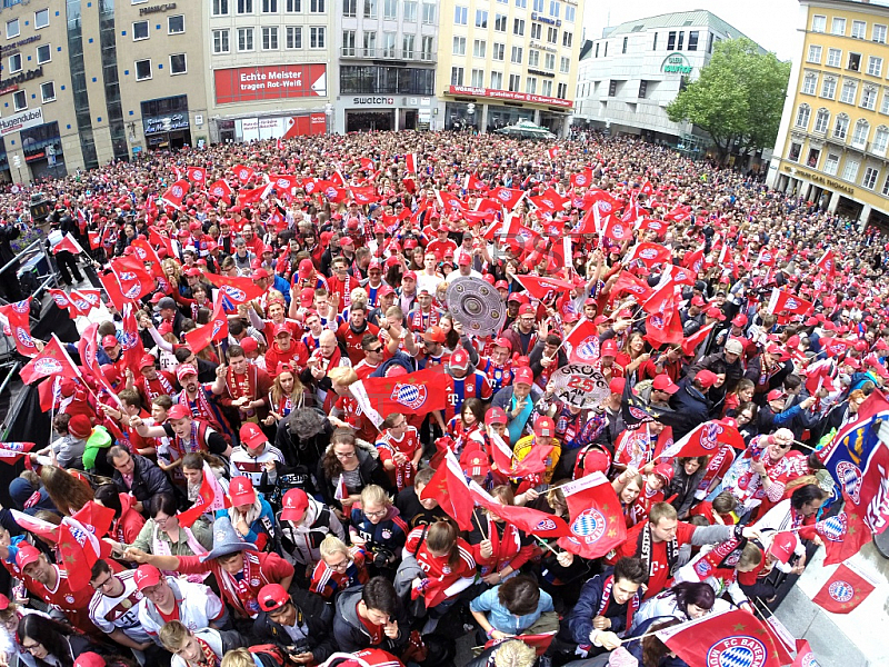 GER, Meisterfeier des FC Bayern Muenchen auf dem Muenchner Marienplatz