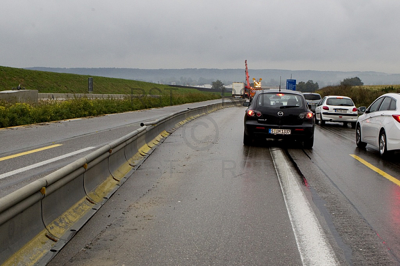 GER,Stau auf der A8 nach einem LKW Unfall