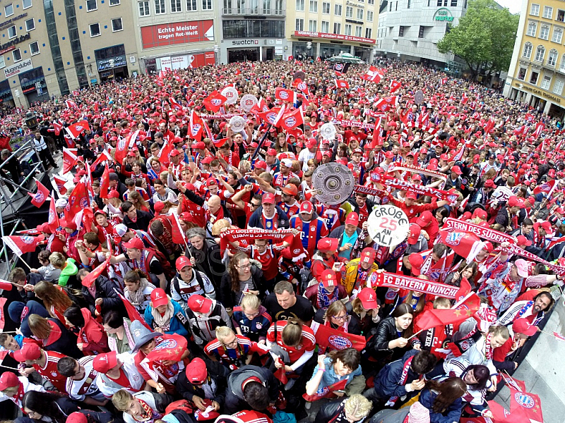 GER, Meisterfeier des FC Bayern Muenchen auf dem Muenchner Marienplatz