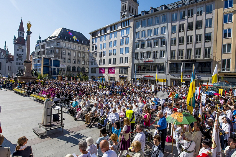 GER, Fronleichnamsprozession in Muenchen mit Kardinal Reinhard Marx