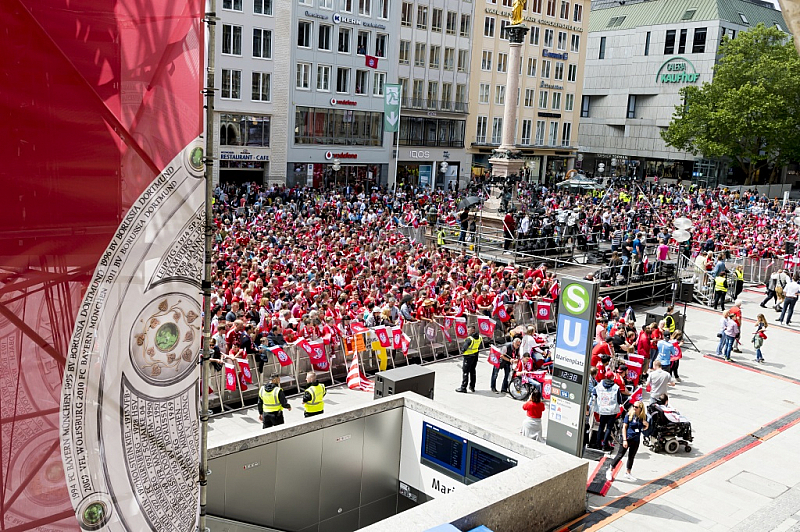 GER, 1.FBL,  FC Bayern Muenchen Mesterfeier auf dem Marienplatz