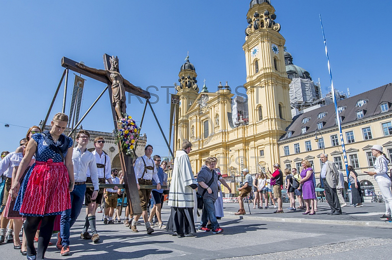 GER, Fronleichnamsprozession in Muenchen mit Kardinal Reinhard Marx