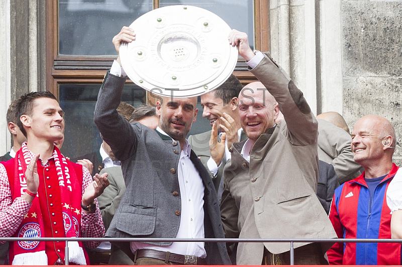 GER, Meisterfeier des FC Bayern Muenchen auf dem Muenchner Marienplatz