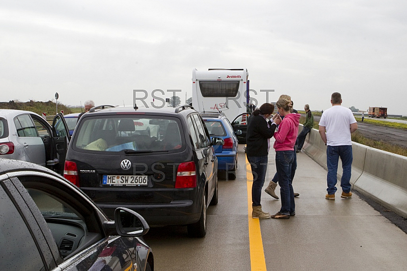 GER,Stau auf der A8 nach einem LKW Unfall