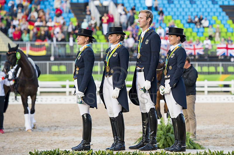 BRA, Olympia 2016 Rio, Reitsport , Dressur Mannschaft Grand Prix Spezial Siegerehrung 