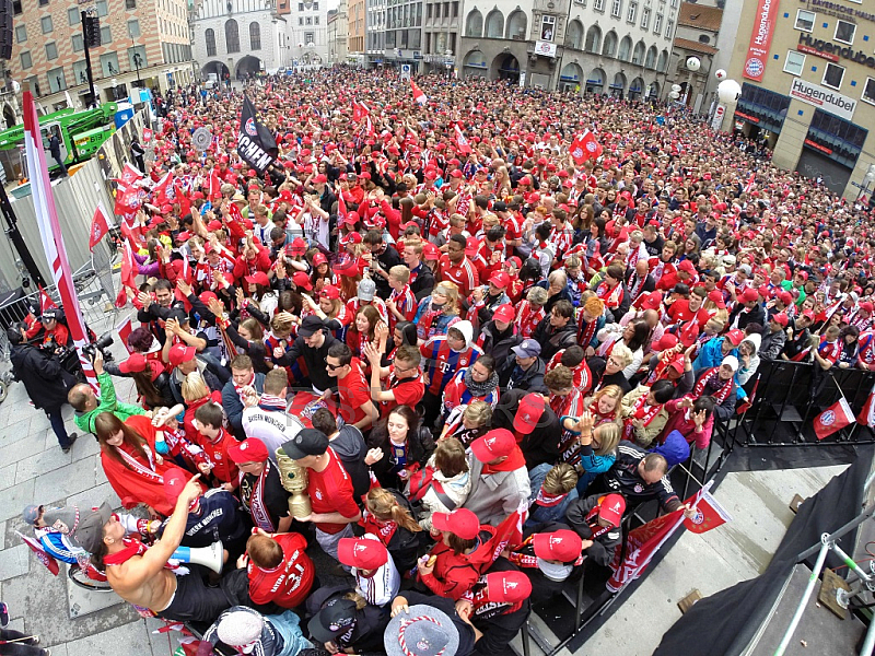 GER, Meisterfeier des FC Bayern Muenchen auf dem Muenchner Marienplatz