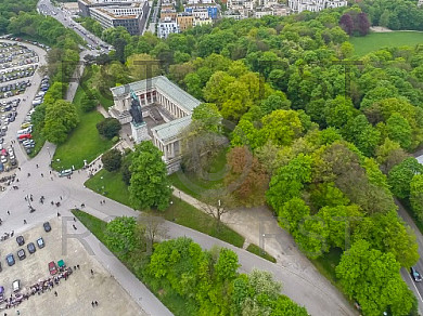 GER, Feature Luftbilder der Theresienwiese mit dem groessten Flohmarkt Bayerns veranstaltet durch das BRK 